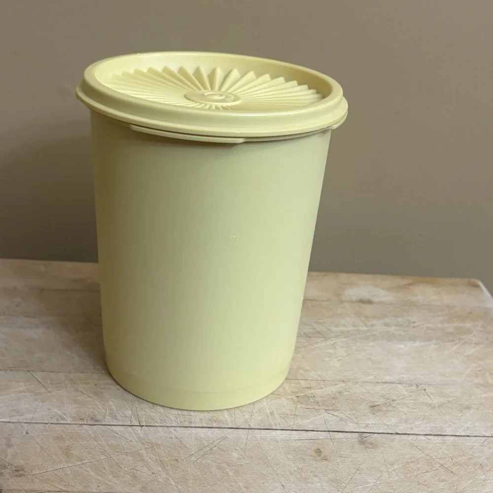 Tupperware vintage yellow